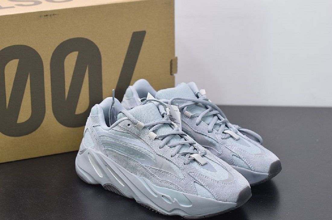 Yeezy 700 V2 Hospital Blue Fake that Look Real (7)